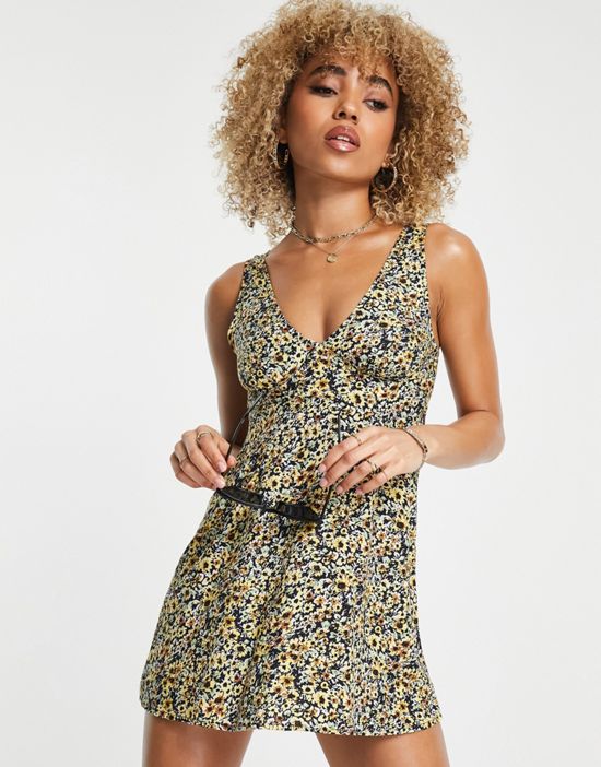 https://images.asos-media.com/products/motel-v-neck-mini-tea-dress-in-grunge-yellow-floral/202388449-1-springditsyyellow?$n_550w$&wid=550&fit=constrain