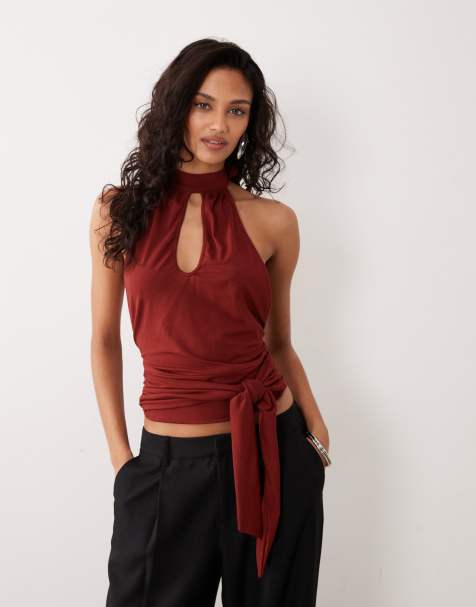 Motel - Verbina - Murstensrød halterneck-top med nøglehulsudskæring og bindebånd i taljen - view 1