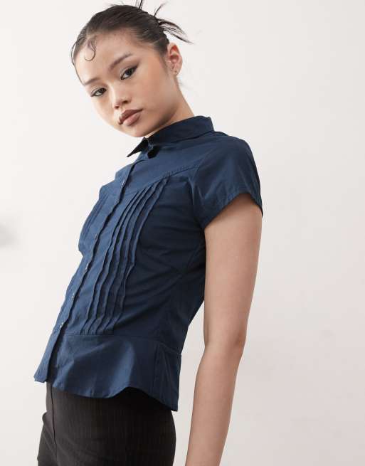 Motel wilmot pintuck fitted blouse in navy