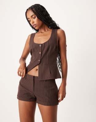 209186899-1-brown