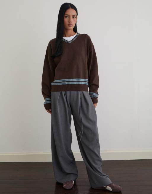 Motel Yarnia slouchy v-neck jumper in brown, 2 of 4
