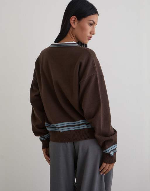 Motel Yarnia slouchy v-neck jumper in brown, 4 of 4