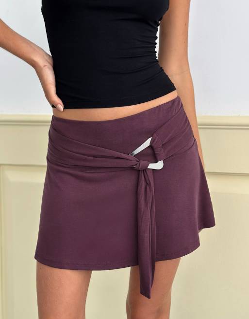 Motel - Yeri - Mini rok met lage taille en gespdetails in pruimkleur, 3 van 4