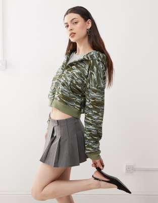 yukadi zip through hoodie in light green camo