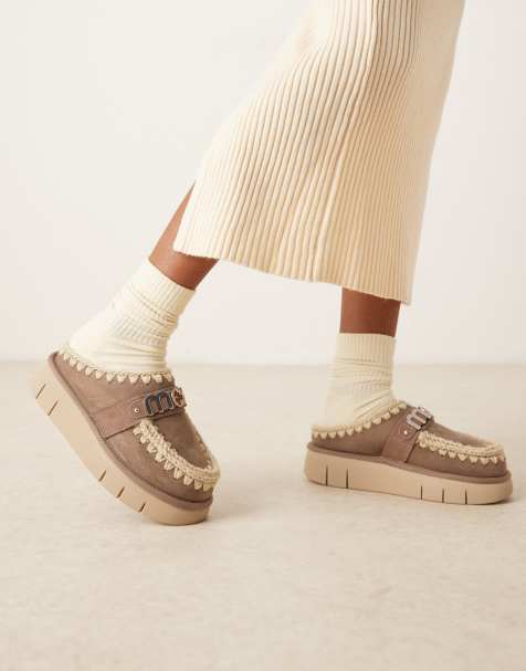 Mou – Bounce Clogs – Szarobrązowe zamszowe chodaki z logo - view 1