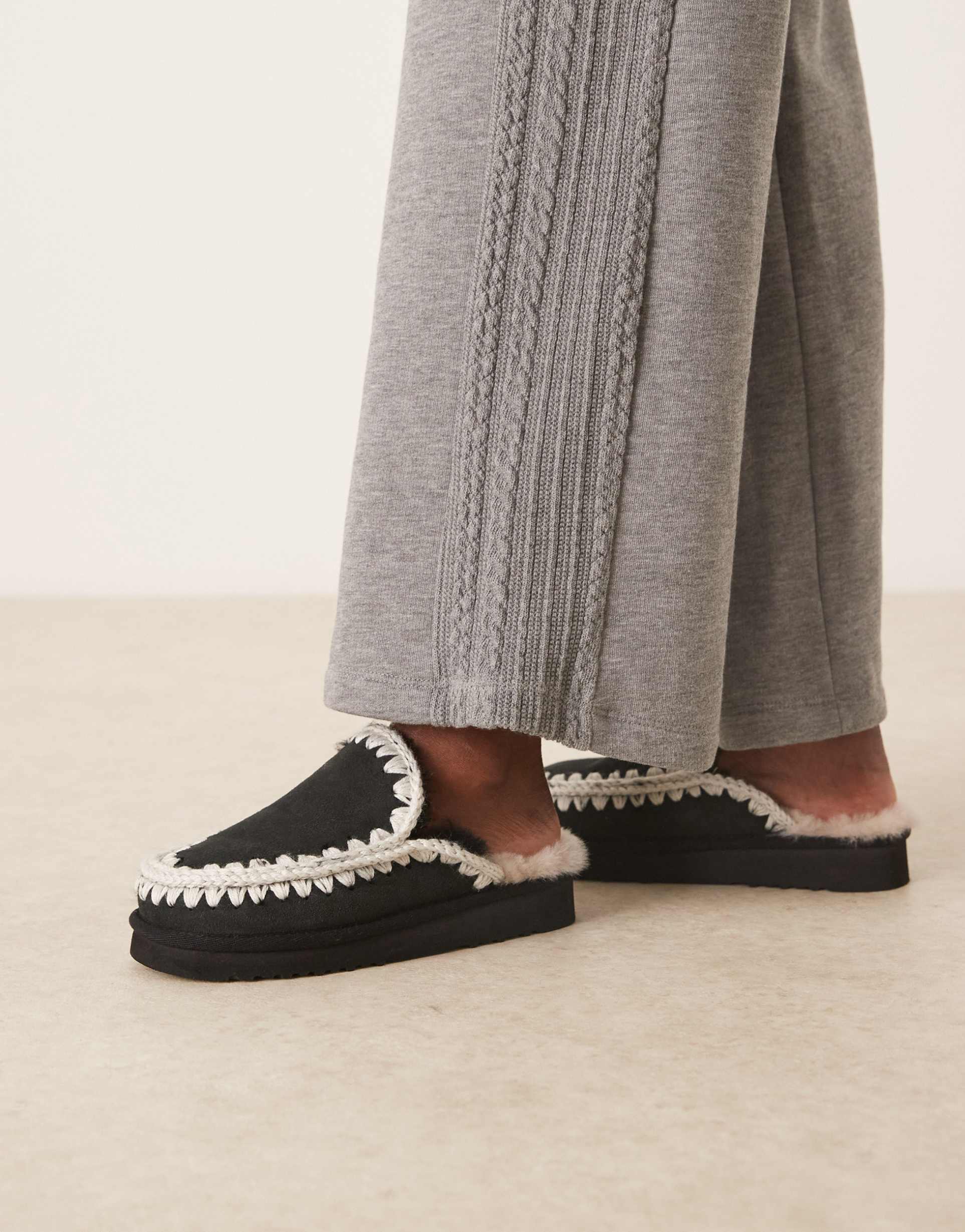 mou suede slippers in black