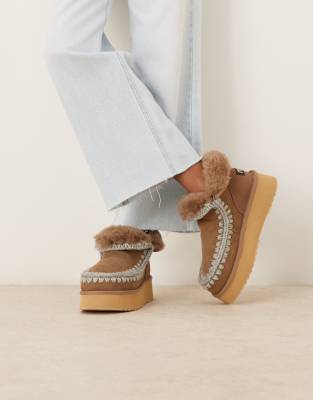 Mou - Wildleder-Stiefel in Braun und Blau mit flacher Plateausohle-Neutral