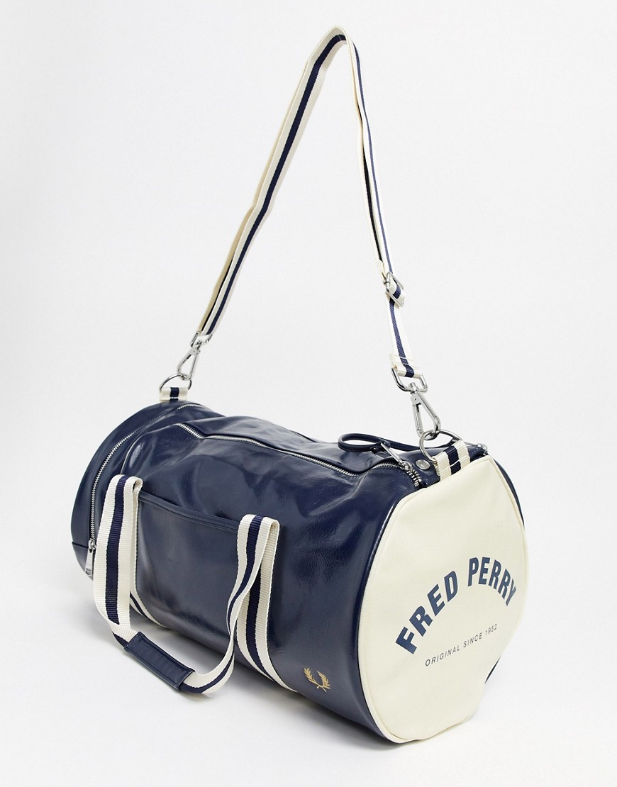 Mørkeblå klassisk weekendtaske fra Fred Perry-Marineblå
