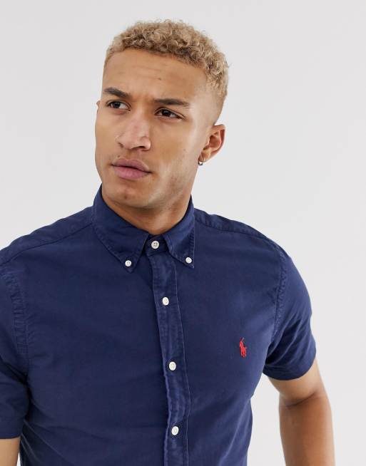 Mørkeblå skjorte i smal pasform med korte ærmer og nedknappet krave fra Polo Ralph Lauren