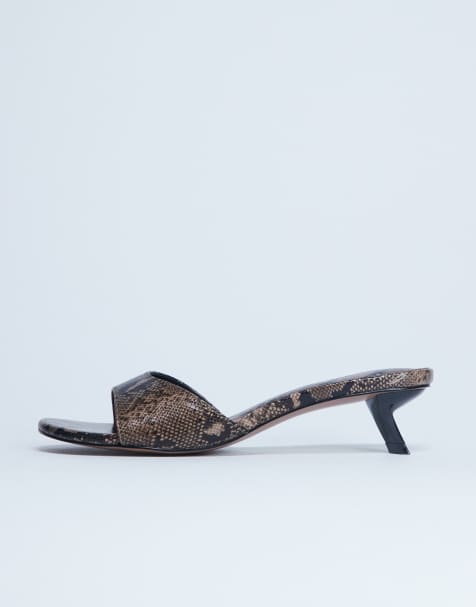 Mules beis con tacón bajo y estampado de serpiente Ivee de Topshop - view 1