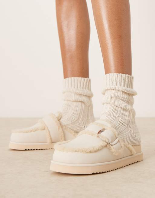 Mules beis de tejido tipo peluche Kylie de RAID