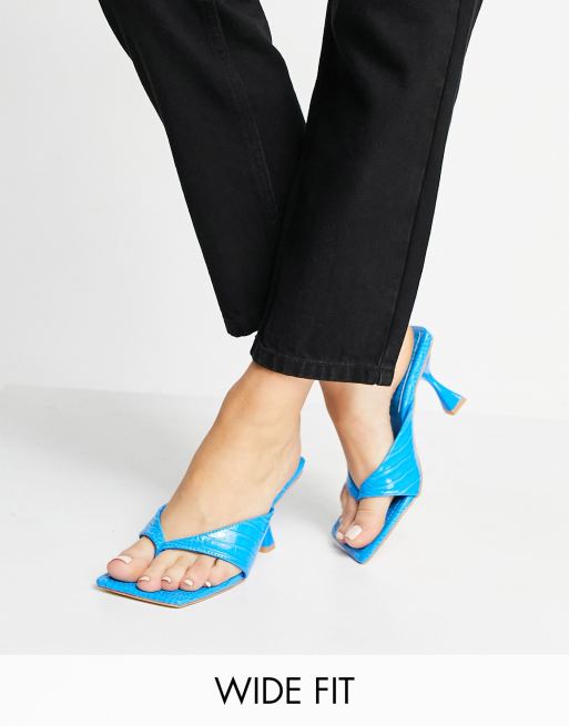 Mules color azul cocodrilo Harlie de Public Desire Wide Fit