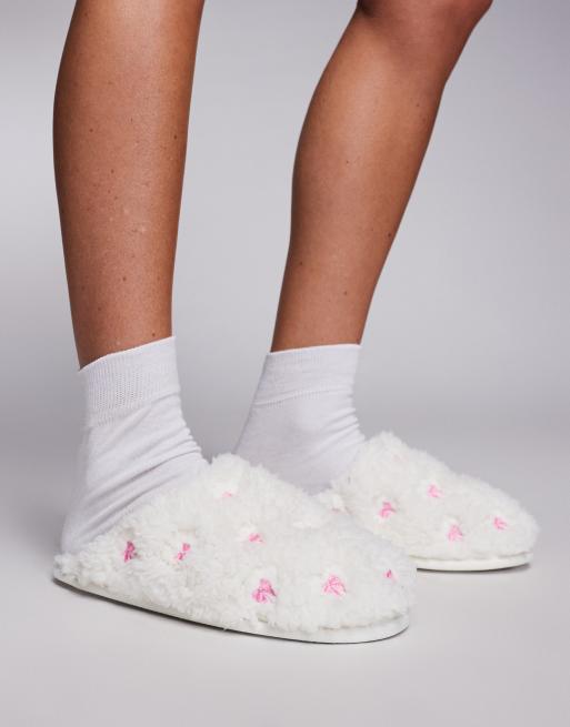 Mules color crema con diseño de lazos de Boux Avenue