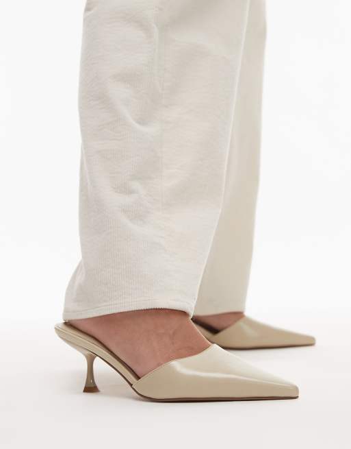 Mules color crema de tacón bajo con puntera fina Dorota de Topshop