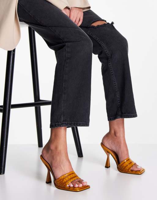 Mules color mostaza de tacón Nearby de ASOS DESIGN