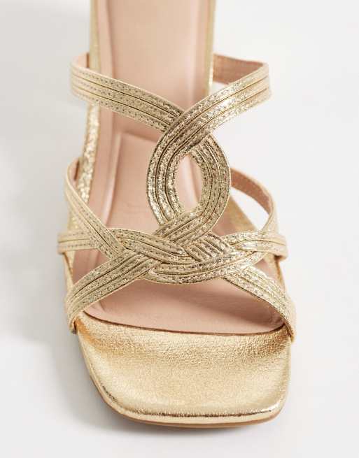 Mules dorados con tacón de bloque y tiras entrelazadas de New Look, 4 de 4