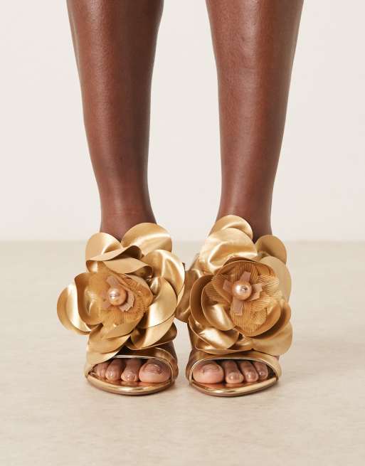 Mules dorados de tacón alto con flores extragrandes Nori de ASOS DESIGN, 4 de 4