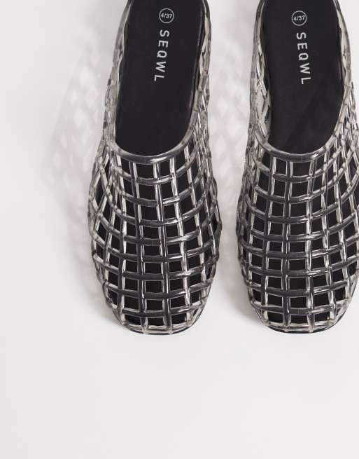 Mules gris carbón con diseño enrejado de goma de SEQWL, 2 de 4
