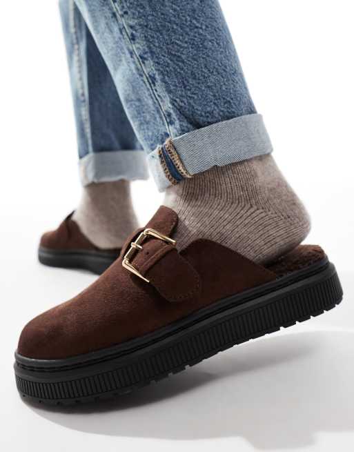 Mules marrón chocolate con hebilla Donna de London Rebel, 4 de 4