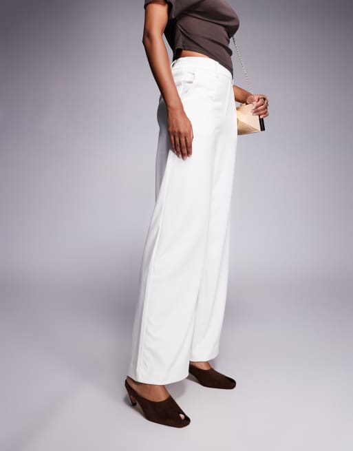 Mules marrones con tacón bajo curvado y puntera abierta de ante Reuben de Public Desire, 4 de 4
