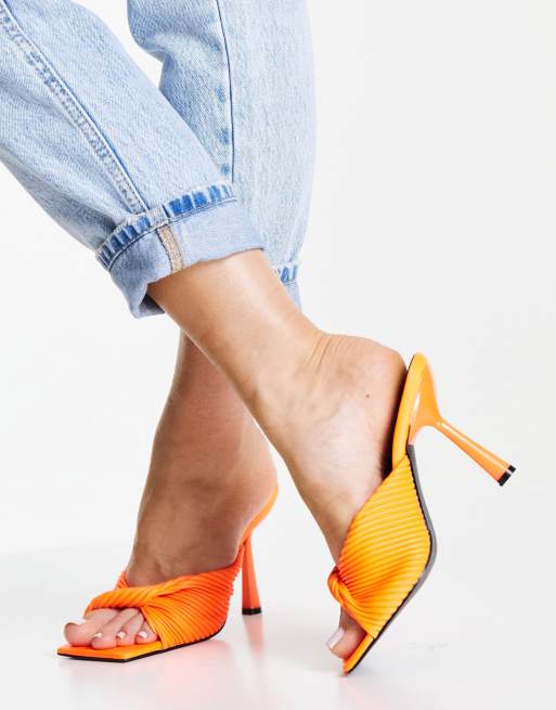 Mules naranja neón de tacón con banda retorcida Punch de Public Desire, 4 de 4