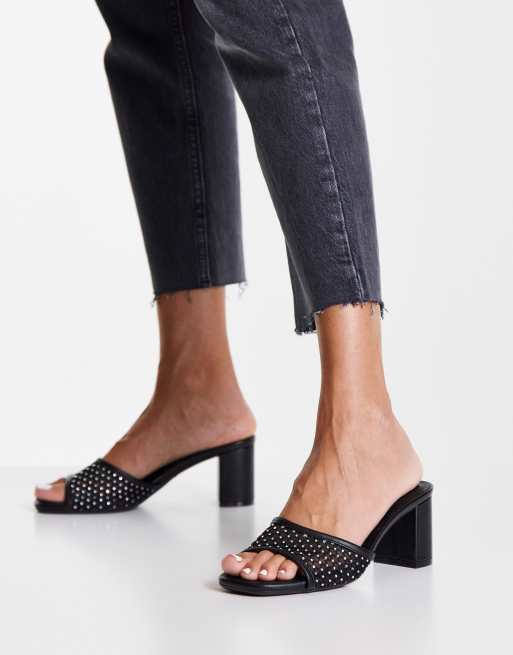 Mules negras con tacón de bloque de malla con pedrería de New Look