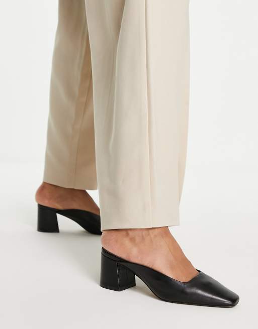 Mules negras de tacón con puntera cuadrada de cuero de ALDO