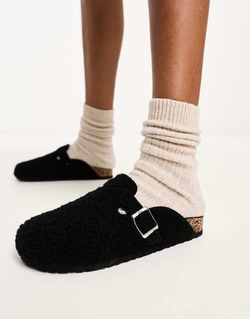 Mules negras de tejido efecto peluche de Glamorous, 4 de 4