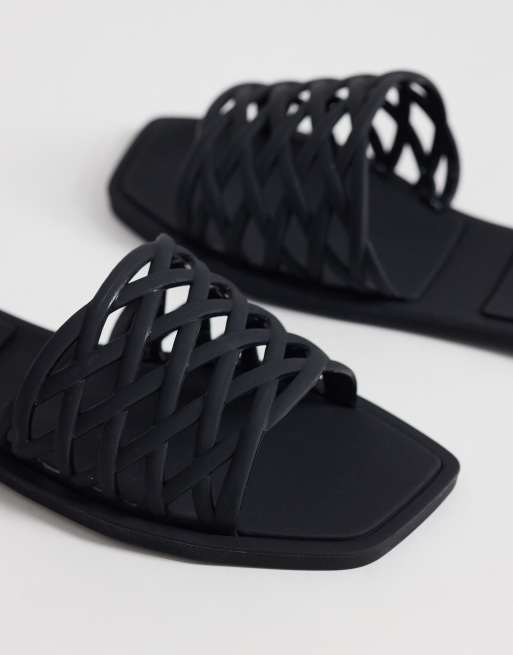Mules negras planas con diseño trenzado de goma Faris de ASOS DESIGN, 3 de 4