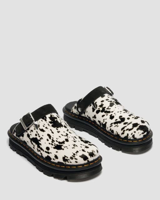 Mules negros con estampado de dálmata de piel Hair On ZebZag de Dr Martens, 3 de 4