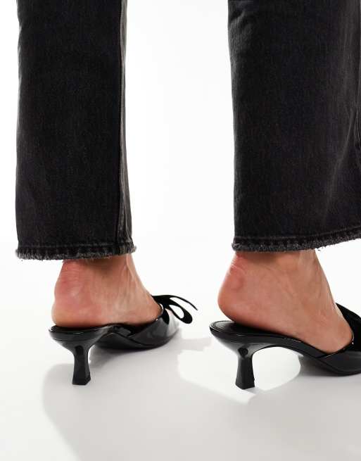Mules negros de tacón medio con detalle de lazo Hyphen de ASOS DESIGN, 4 de 4