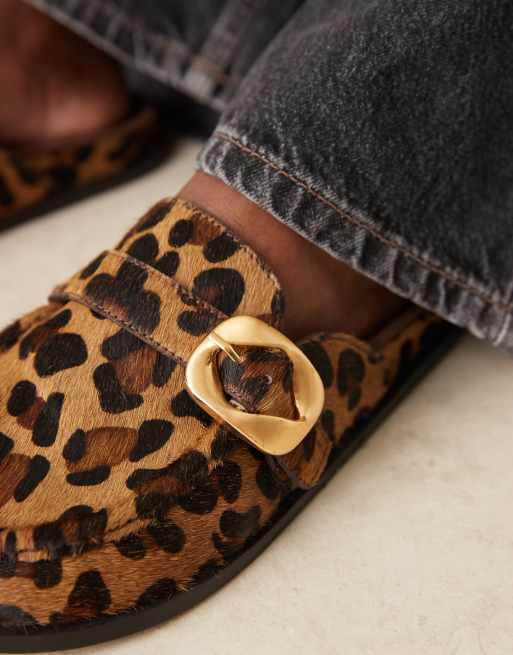 Mules planos con estampado de leopardo premium Mystic de ASOS DESIGN, 2 de 4
