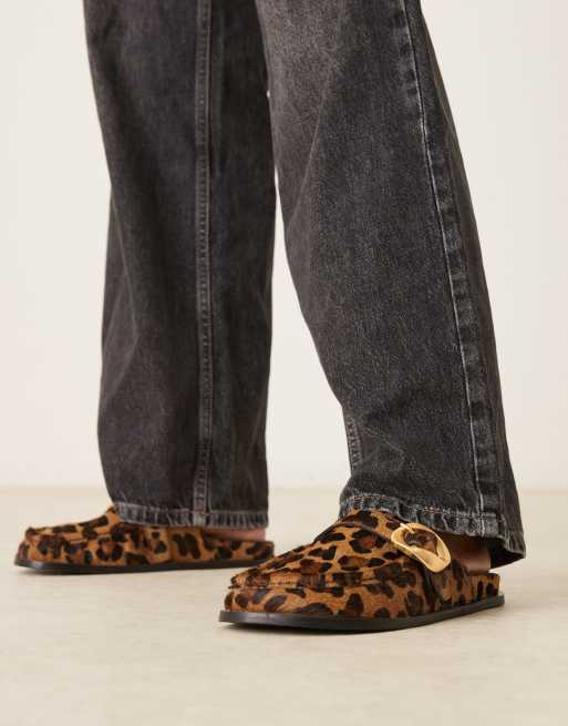 Mules planos con estampado de leopardo premium Mystic de ASOS DESIGN, 3 de 4