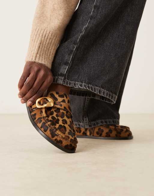 Mules planos con estampado de leopardo premium Mystic de ASOS DESIGN, 4 de 4