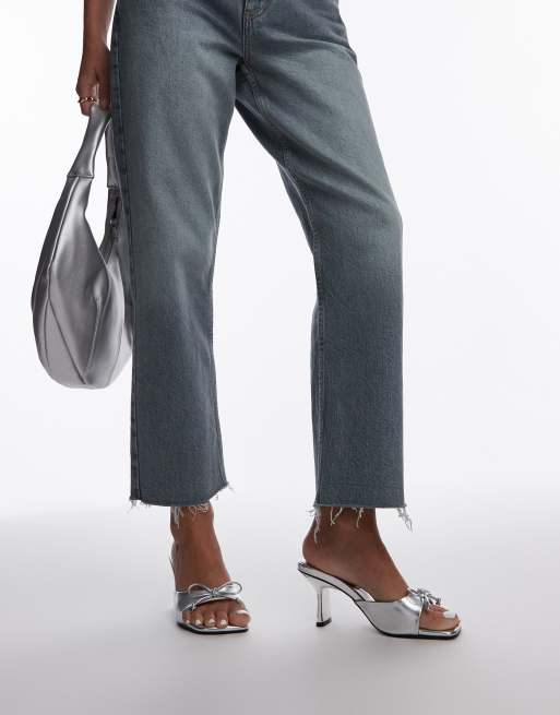 Mules plateados de tacón con lazo Gem de Topshop Wide Fit, 4 de 4