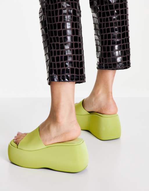 Mules verdes con plataforma plana gruesa Wren de Topshop, 2 de 4