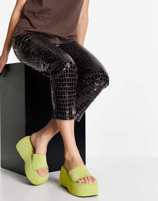 Mules verdes con plataforma plana gruesa Wren de Topshop, 4 de 4