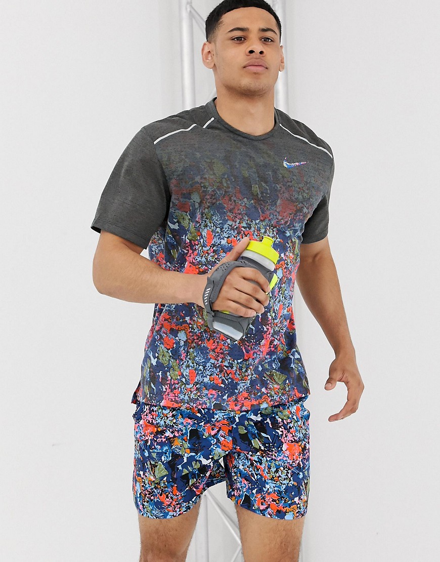 Multifarvet Rise 365 printet t-shirt fra Nike Running