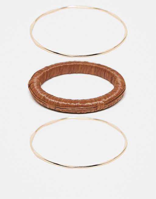 Multipack de pulseras rígidas de color dorado y de rafia de ASOS DESIGN