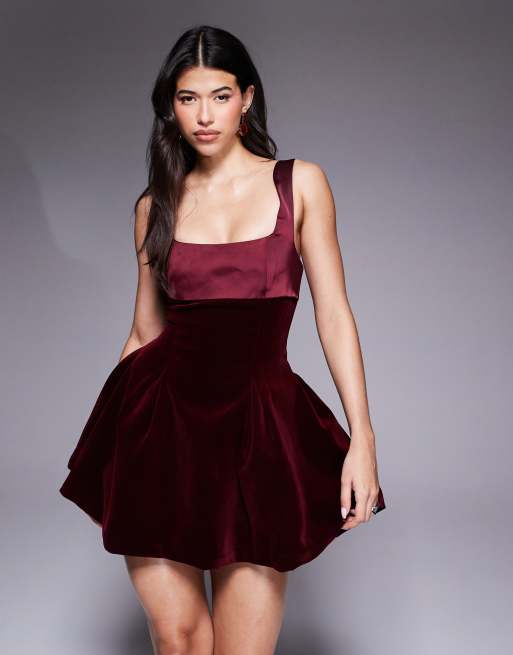 Murci – Bordowa aksamitna sukienka mini z satynową górą z kwadratowym dekoltem i wiązaniem na kokardę z tyłu