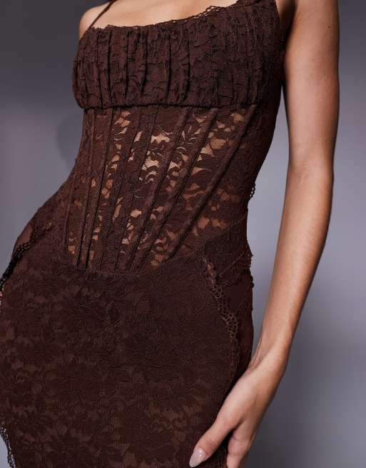 Murci – Exklusives Maxi-Trägerkleid aus transparenter Spitze in Schokobraun mit Korsettdetail
