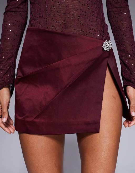Murci – Exklusivt – Vinröd minikjol i satin med strass och lårhög slits, del av set, 5 av 5