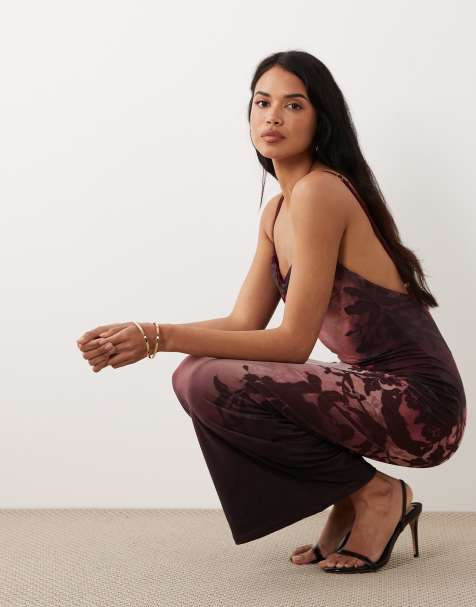 Murci – Modelująca sukienka maxi bodycon premium na ramiączkach z odkrytymi plecami w bordowy kwiatowy wzór w stylu vintage - view 1