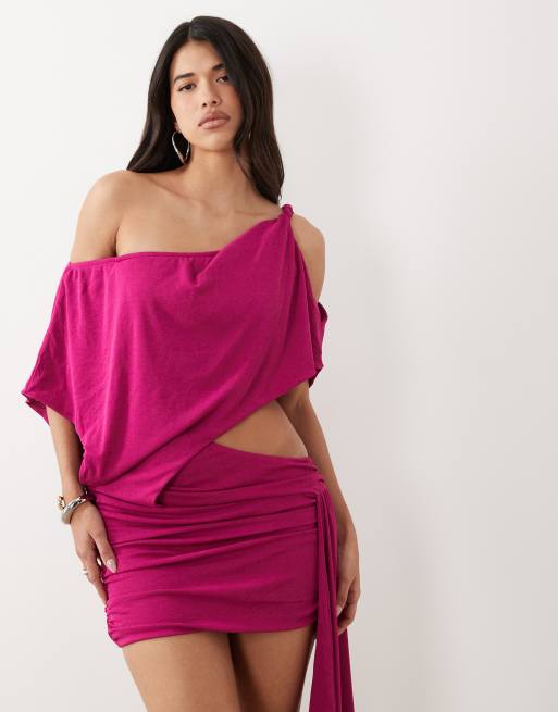 Murci - Mørkpink offshoulder-minikjole med udskæringer og draperede detaljer - Kun hos ASOS, 3 af 4