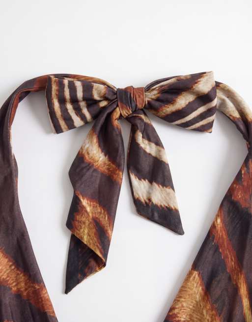 Murci Neckholder-Kleid mit Bindedetail, Wasserfallausschnitt, Raffungen und Animal-Print in Braun, 7 von 7