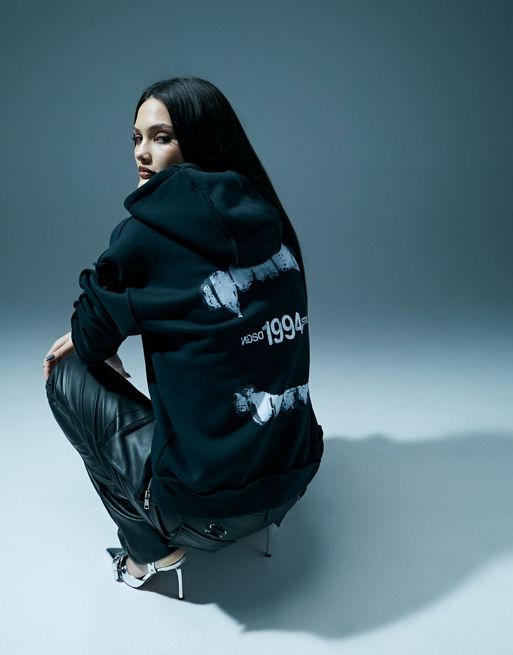Murci - Windsized hoodie met 'Design Studio' motief in zwart
