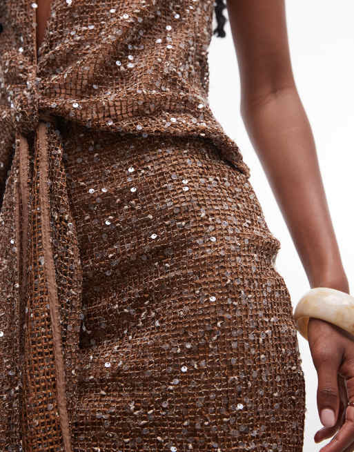 Murci - Robe courte en maille ornée de sequins avec dos nu, décolleté plongeant et taille drapée - Marron clair, 3 de 7