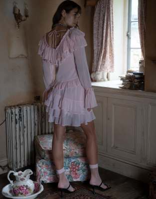 Muse Assembly Boho Crinkle Chiffon Tiered Mini Skirt In White