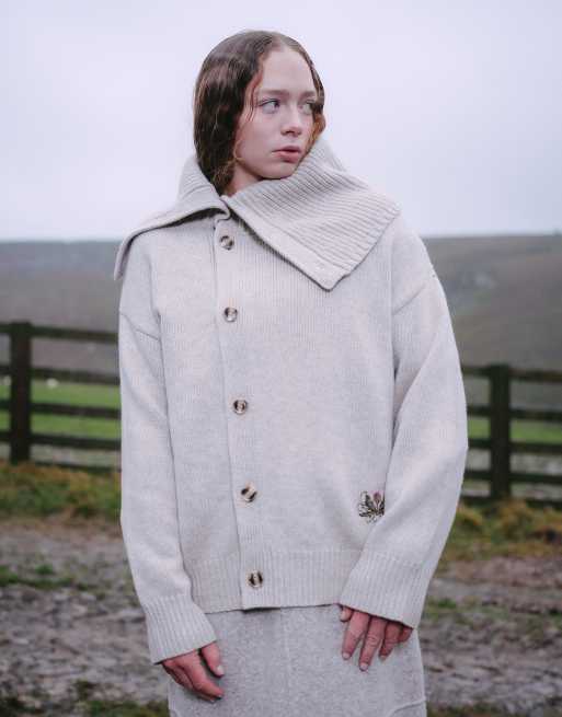 Muse Assembly cardigan oversize con colletto Fiona in oat, 2 di 5