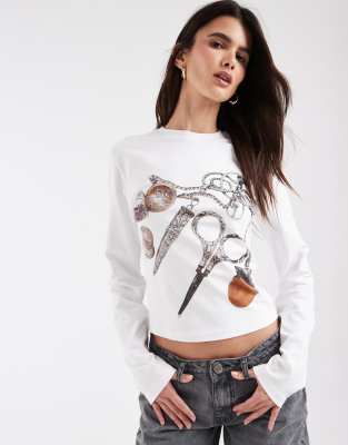 Muse Assembly Graphic Victoria Long Sleeve Top In White
